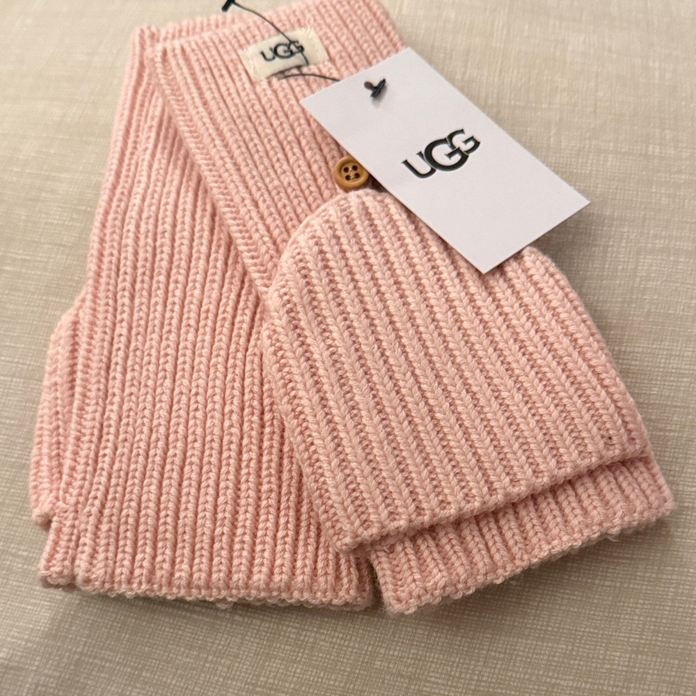 UGG women’s Light Pink Cozy Knit Flip (Convertible) Mittens